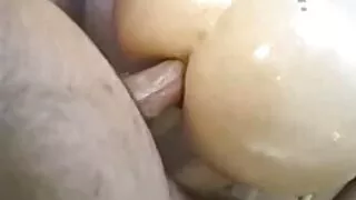 කෙසෙල් ගෙඩියක් සහ කුකුළෙක්.