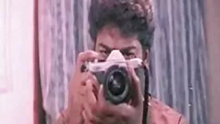 චිත්ර ශිල්පියා ශුක්රාණු සමග ආදර්ශ පෝෂණය කරයි.