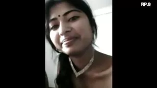 ඔහුට පිළිකාවක් වැළඳුණු බිමක අවනත වූ දැරියක් සිටී.