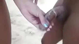 කුඩා පියයුරු ආකර්ෂණීය පෙනුමක්.