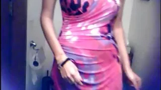 කෙල්ලෝ එකිනෙකාගේ පස්ස ලෙවකනවා.